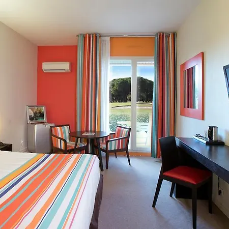 D'huston And Golf Hotel