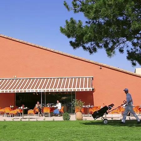 Hotel D'huston And Golf